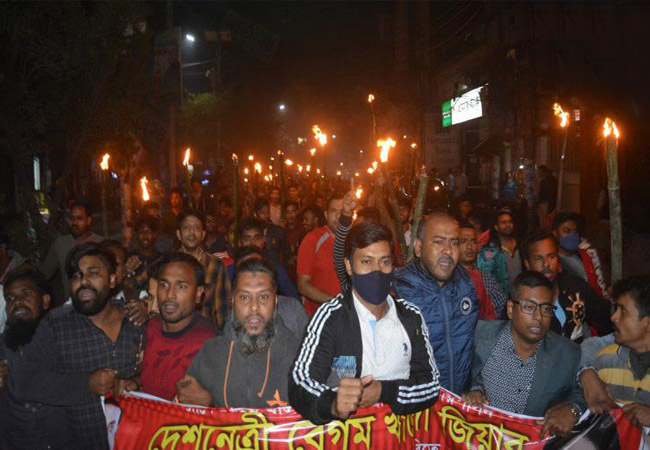 বগুড়ায় বিদ্যুৎ বন্ধ রেখে যুবদলের ঝটিকা মশাল মিছিল!