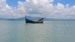 নৌকাসহ ২০ জেলেকে ধরে নিয়ে গেছে আরাকান আর্মি