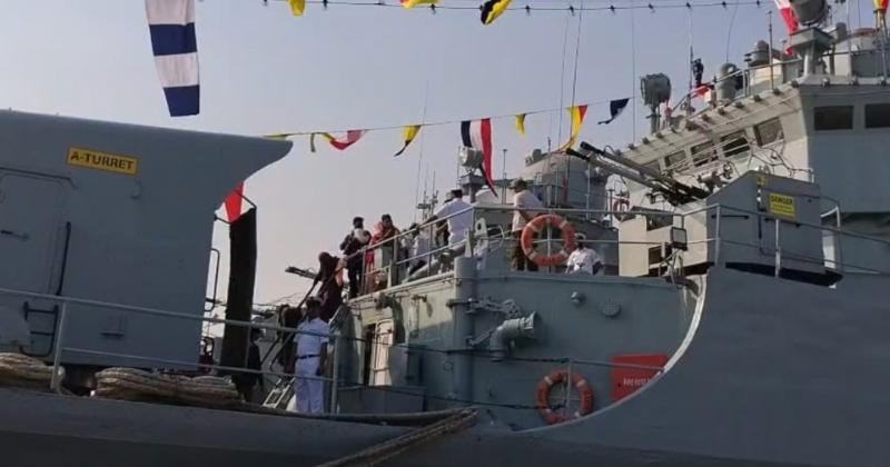 মোংলায় উন্মক্ত রাখা হয় নৌ বাহিনী ও কোস্টগার্ডের দুটি যুদ্ধ জাহাজ