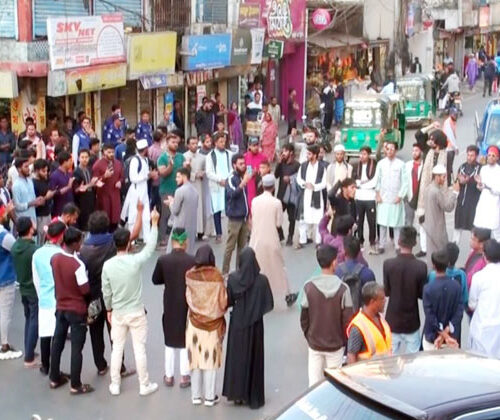 মৌলভীবাজার হাদি, হাদি স্লোগানে উত্তাল, সড়ক অবরোধ করে বিক্ষোভ-প্রতিবাদ