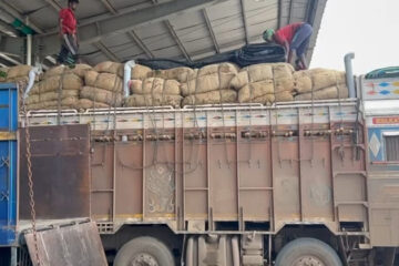 বেনাপোল স্থলবন্দর দিয়ে ৯০ মেট্রিক টন পেঁয়াজ আমদানি