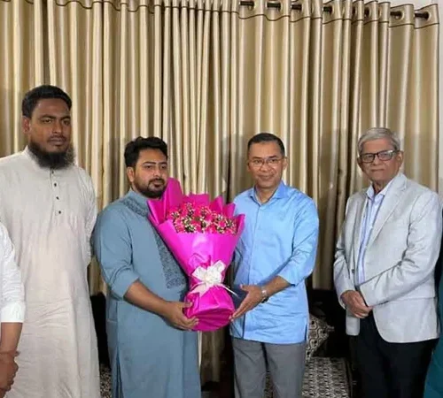 নাহিদ ইসলামের বাসায় তারেক রহমান