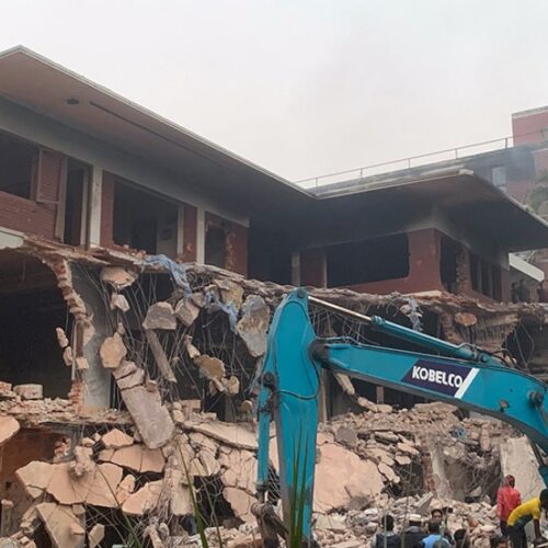 ধানমন্ডি ৩২ নম্বরে শ্রদ্ধা জানাতে গিয়ে তিনজন আটক