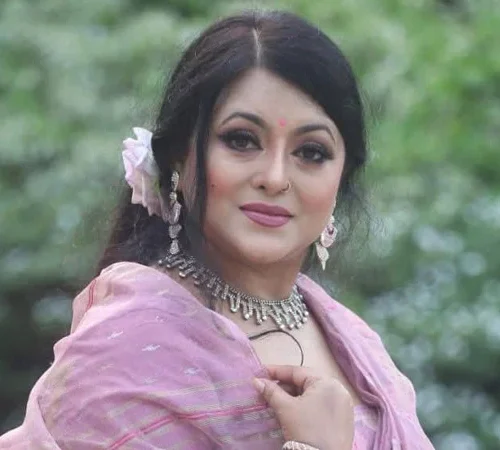 অসুস্থতার কথা জানিয়ে হাসপাতাল থেকে নায়িকার আবেগী বার্তা