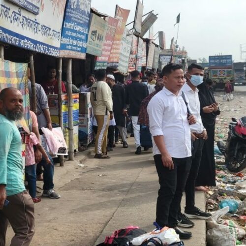 ছুটির দ্বিতীয় দিনে ঘরমুখো মানুষের চাপ কম, অতিরিক্ত ভাড়া আদায়ের অভিযোগ