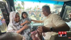 প্রধানমন্ত্রীকে টাকার মালায় বরণ করল ছোট্ট শিশু