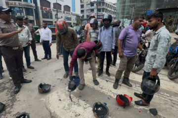 মাথার সুরক্ষা নাকি নিছক প্লাস্টিক? হেলমেট নিয়ে ডিএমপির অভিনব কর্মসূচি