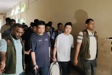 কক্সবাজারে দুই হাজার আইফোনসহ ৬ চীনা নাগরিক গ্রেফতার